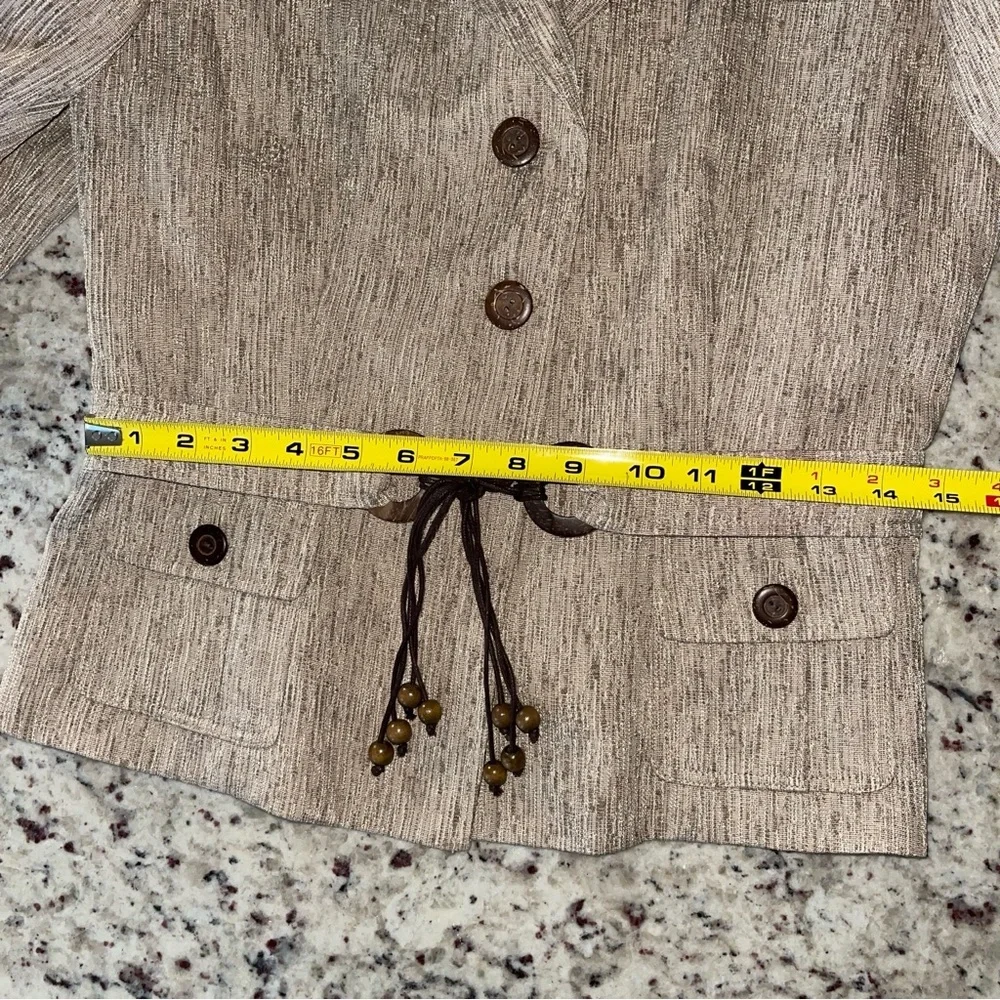 Tahari Arthur S Levine Size 6 Beige Tan Textured Belted Button Front Blazer EUC - Picture 9 of 12